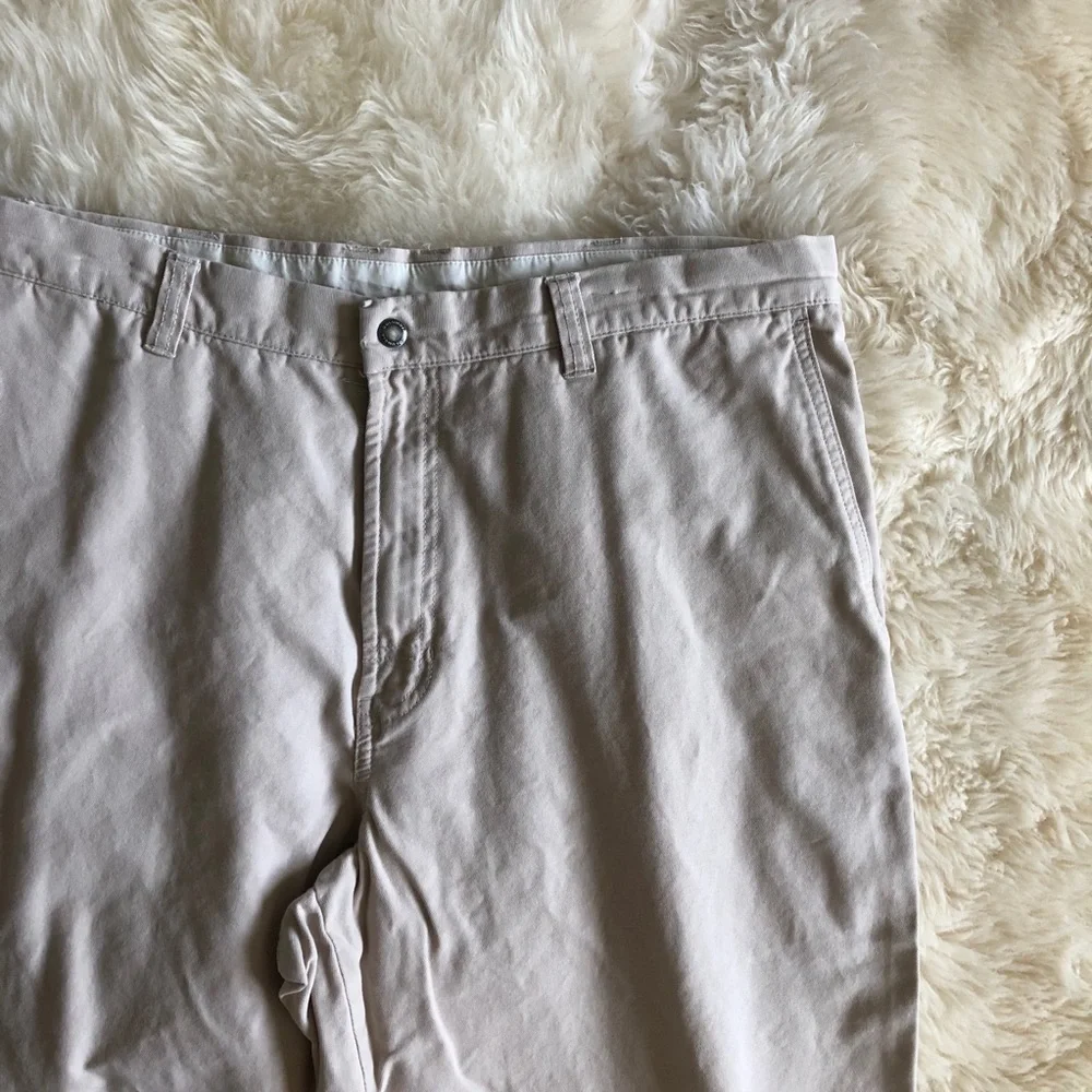 Columbia Men’s Outdoor Khaki Pants 38W x 32L